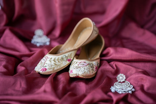 Gulnaar Pearl Jutti - Ivory / Off-White